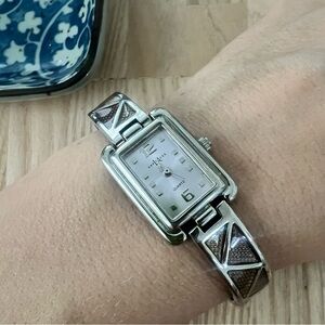 LA Express ladies rectangular silver tone bracelet watch NEW BATTERY